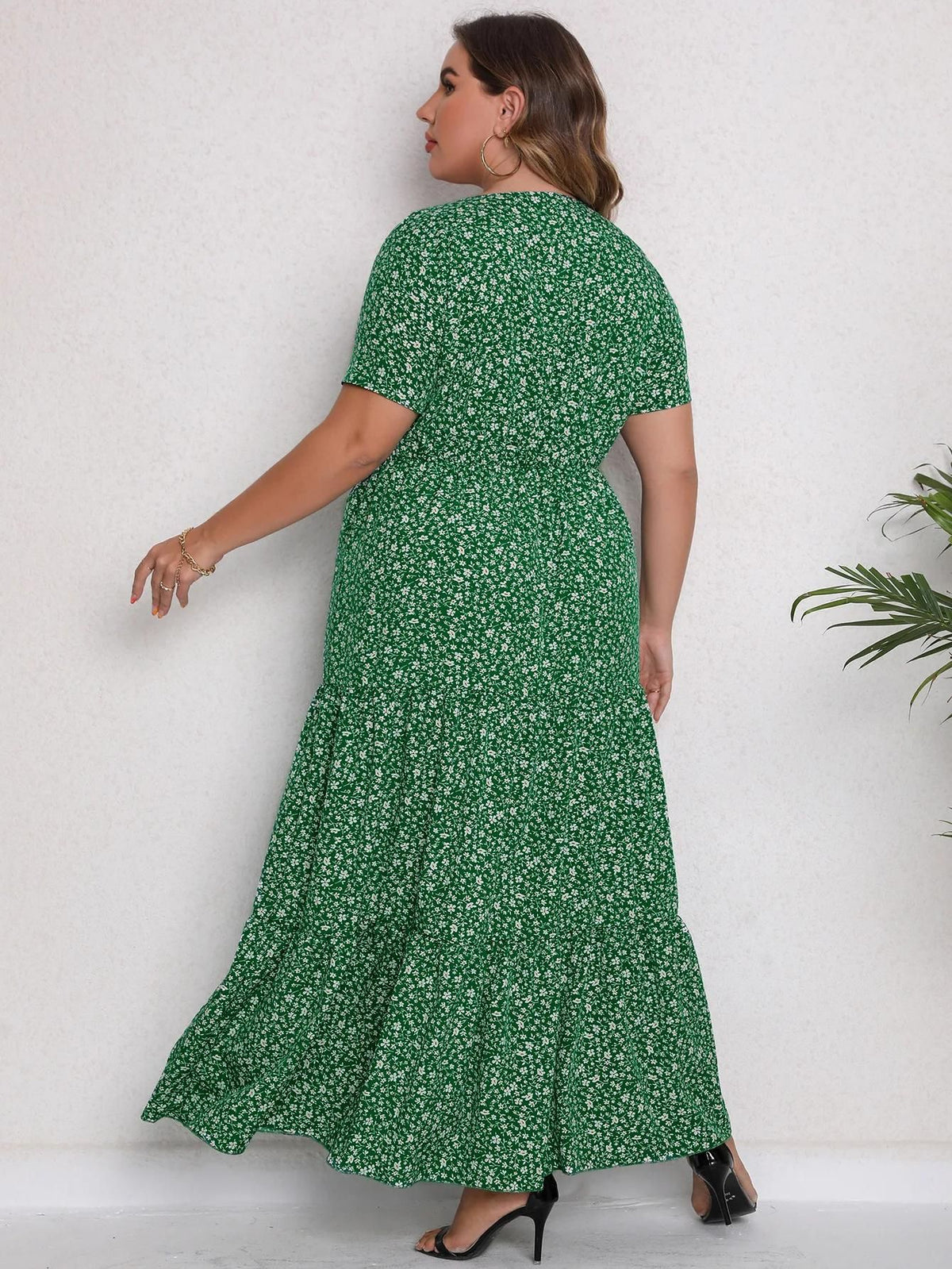 Green Floral Flair Plus: Short Sleeve Maxi for Curvy Queens