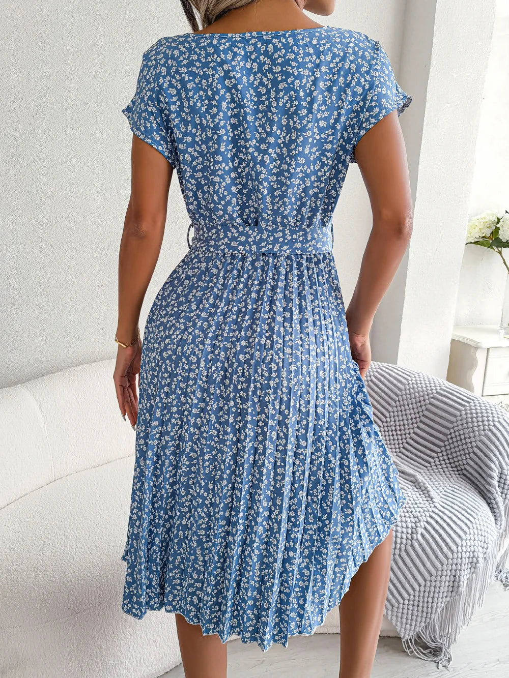 Blue Spring/Summer Floral Pleated A-Line Dress with Short Sleeves - Effortlessly Elegant