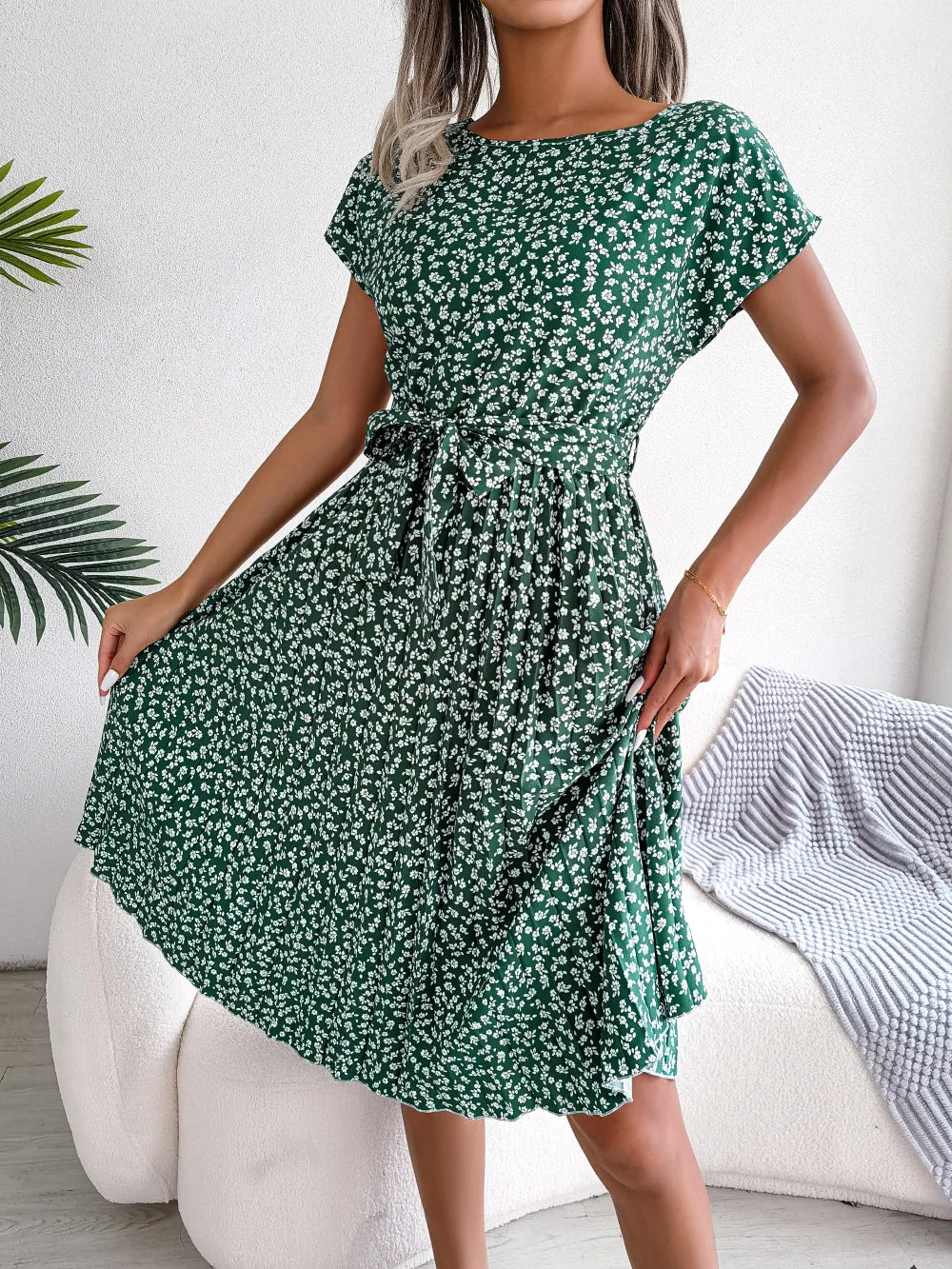 Green Spring/Summer Floral Pleated A-Line Dress with Short Sleeves - Effortlessly Elegant